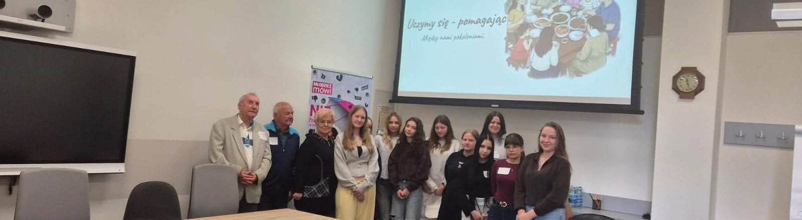 „Uczymy się — pomagając! Między nami pokoleniami”